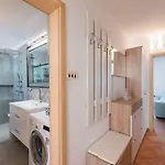 Lichtdurchflutetes Nur 200 Meter Zum Mit Meerblick, Haustiere Erlaubt Apartment